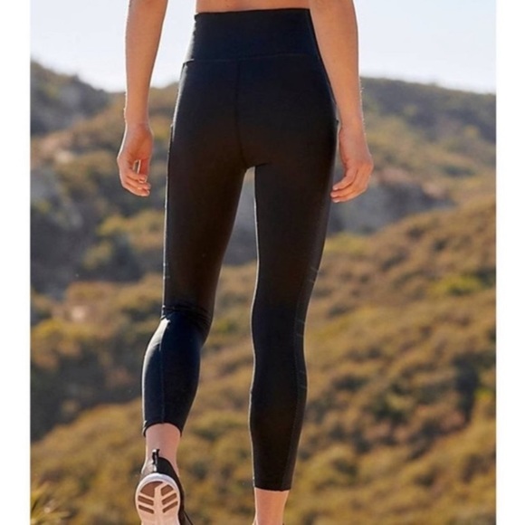 Free People NWT Pinky Promise Black Leggings With Pockets! - Picture 4 of 4